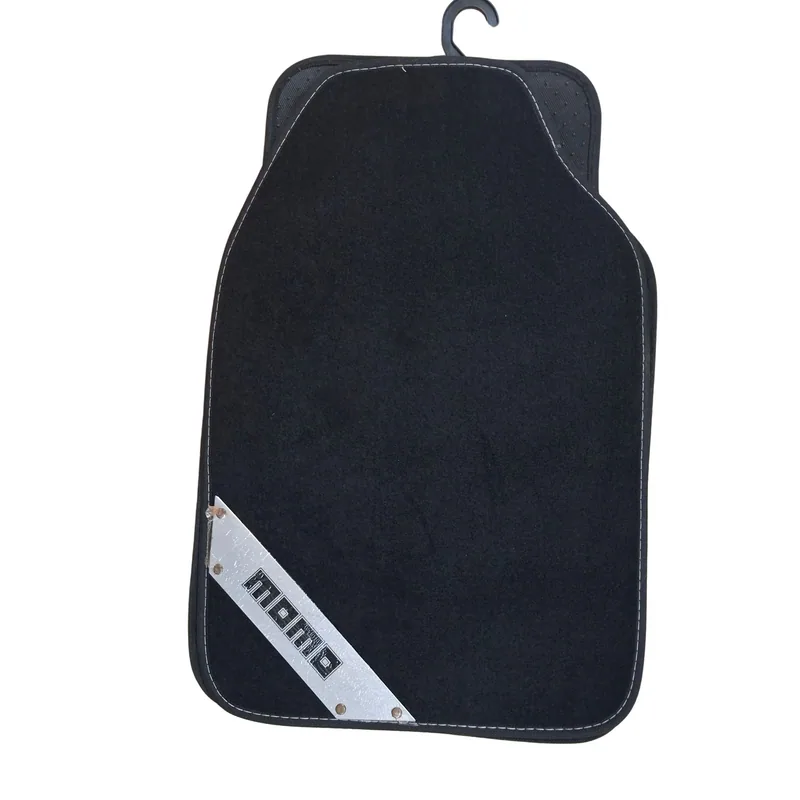 MOQUETA PARA CARRO 16 NG/BL MOMO CM016BW